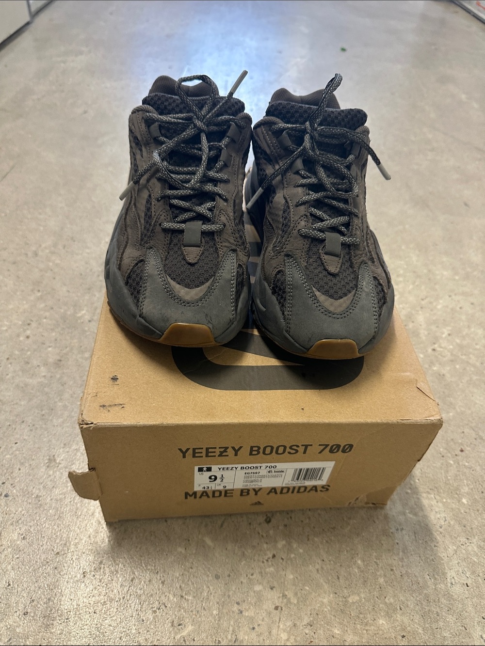 Yeezy Boost 700 V2